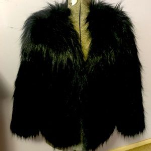 🍹Venus faux fur coat. Size M🍹